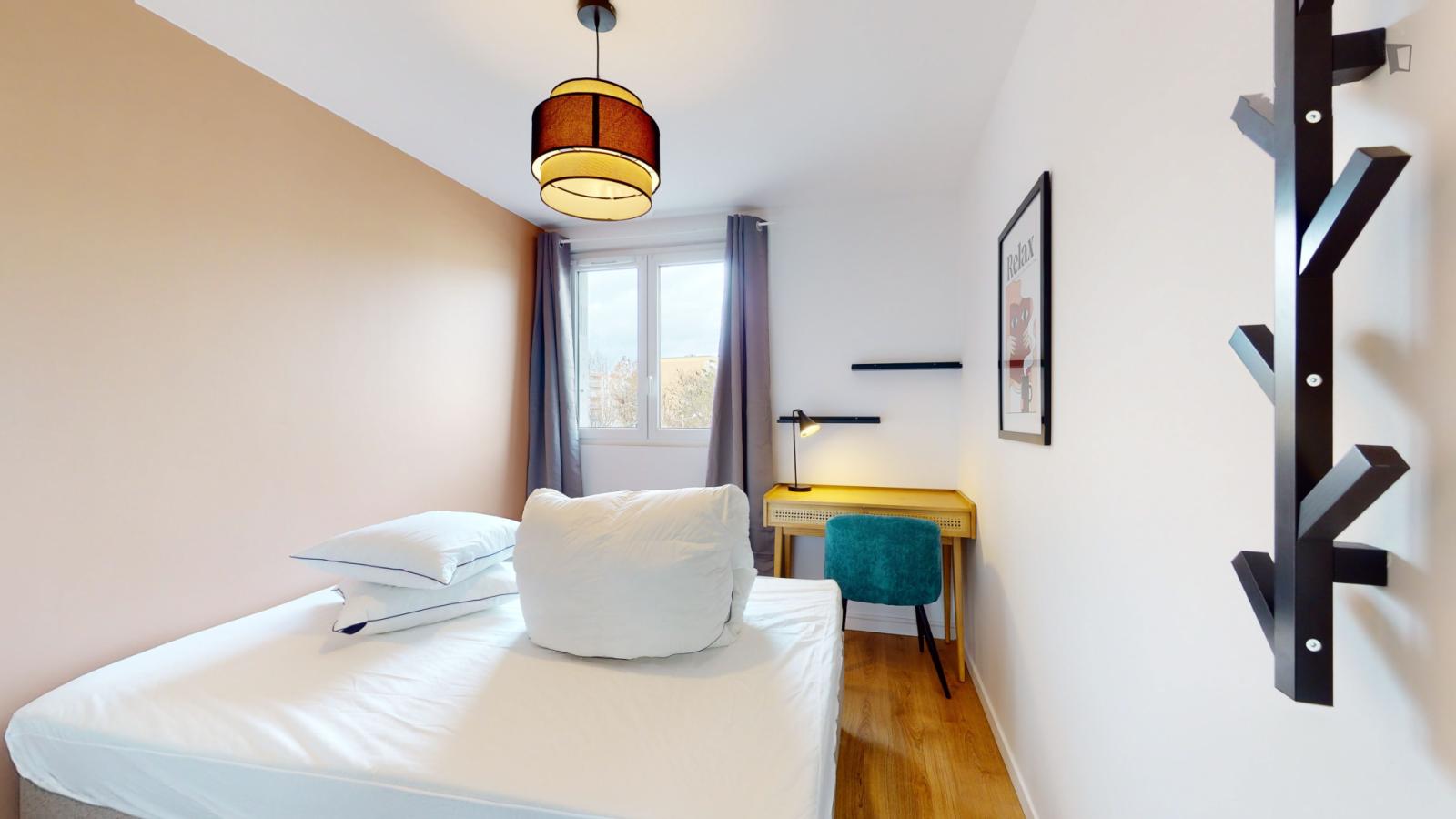  Neat Double Bedroom Near The Centre Of Aix-En-Provence  -  Neat double bedroom near the centre of Aix-en-Provence  - Gallery -  1