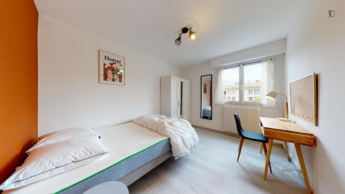 Neat double bedroom in Pont des Trois Sautets