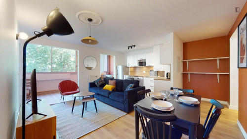 Lovely double bedroom in Jas-de-Bouffan