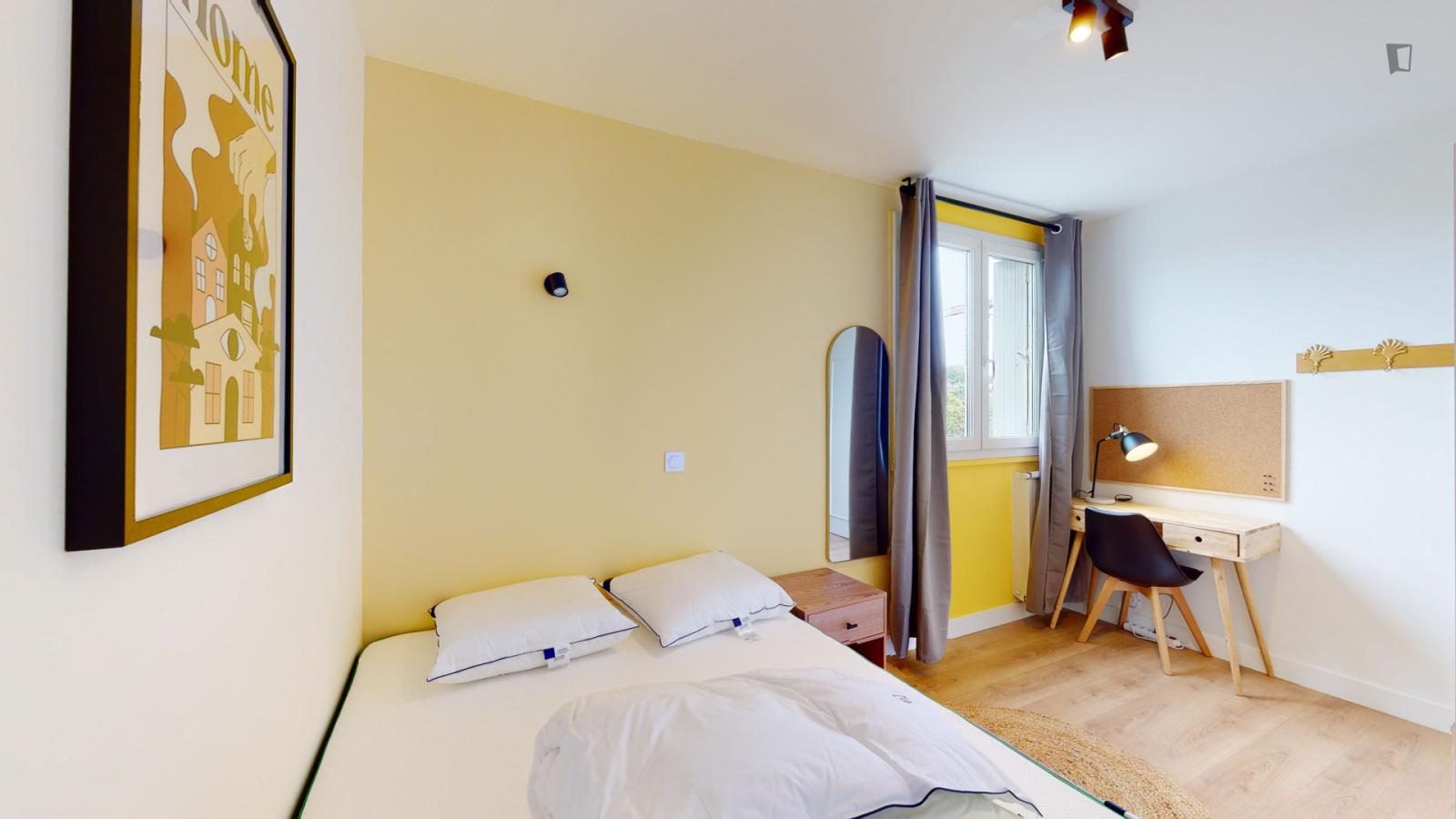 Lovely Double Bedroom Near The Centre Of Aix-En-Provence - Lovely double bedroom near the centre of Aix-en-Provence - Gallery - 1