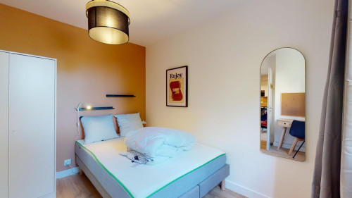 Alluring double bedroom in Jas-de-Bouffan