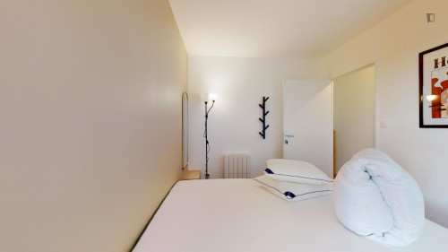 Cosy little double bedroom in Jas-de-Bouffan