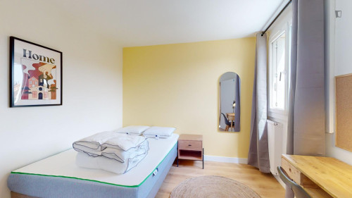 Alluring double bedroom near the centre of Aix-en-Provence