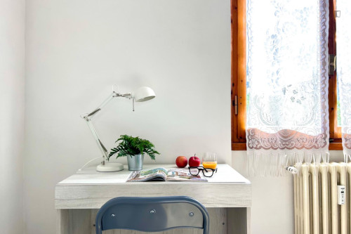 Double bedroom in 3-bedroom apartment in Florence