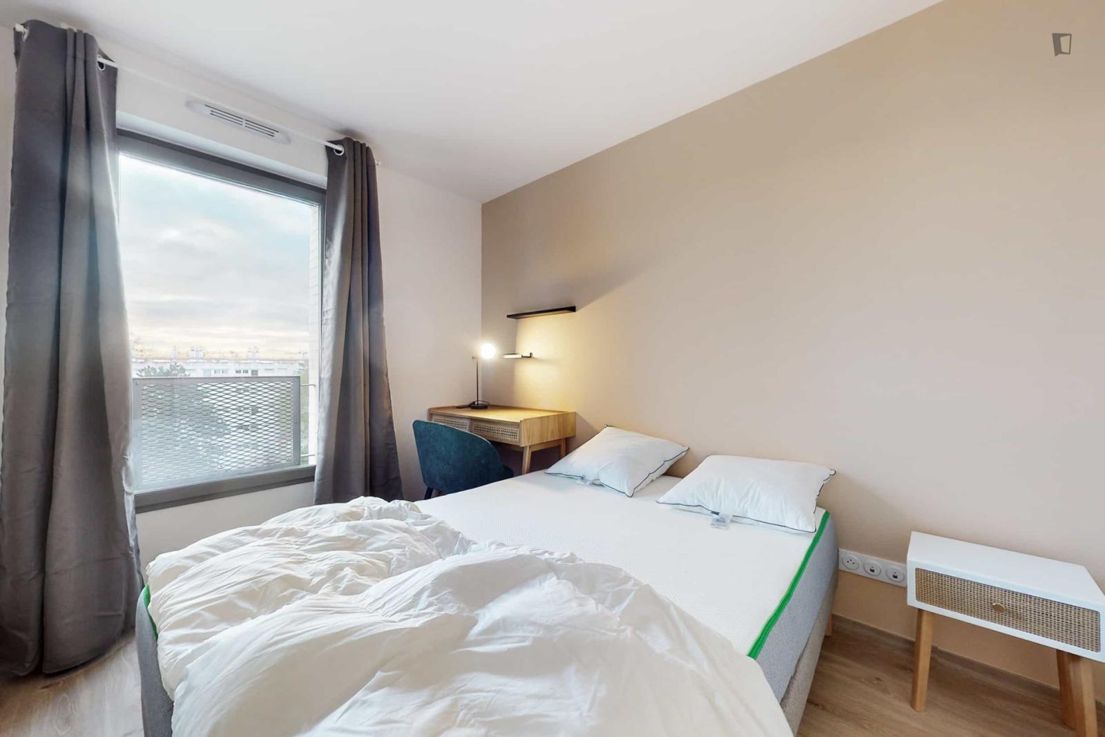 Luminous Double Bedroom In Massy - 1