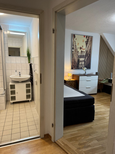 Large furnished maisonette apartment - 4 bedrooms - 6 persons - parking lot - Smart-TV - Gallery - 18