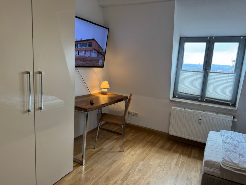 Large furnished maisonette apartment - 4 bedrooms - 6 persons - parking lot - Smart-TV - Gallery - 22