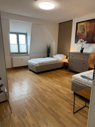 Large furnished maisonette apartment - 4 bedrooms - 6 persons - parking lot - Smart-TV - Gallery - 24