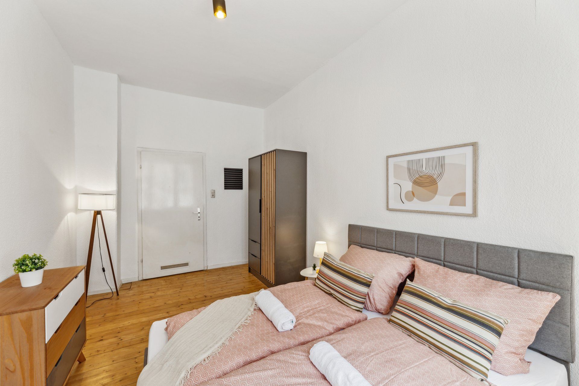 Stylish Historic Apartment In The Heart Of Nuremberg!  -  Stylish Historic Apartment in the Heart of Nuremberg!  - Gallery -  9