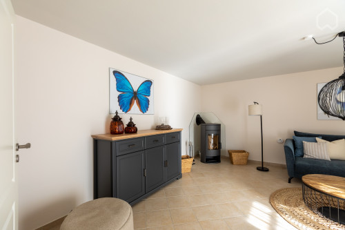 Amazing, neat suite in nice area