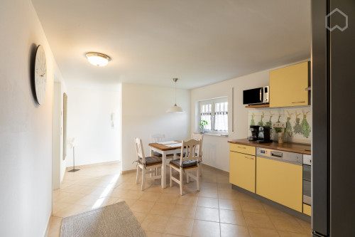 Amazing, neat suite in nice area - Gallery - 8
