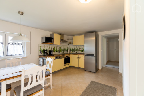 Amazing, neat suite in nice area - Gallery - 7