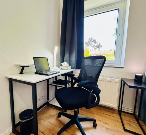 renovated comfortable Flat for 6 – Box-Spring Beds, Balcony & More