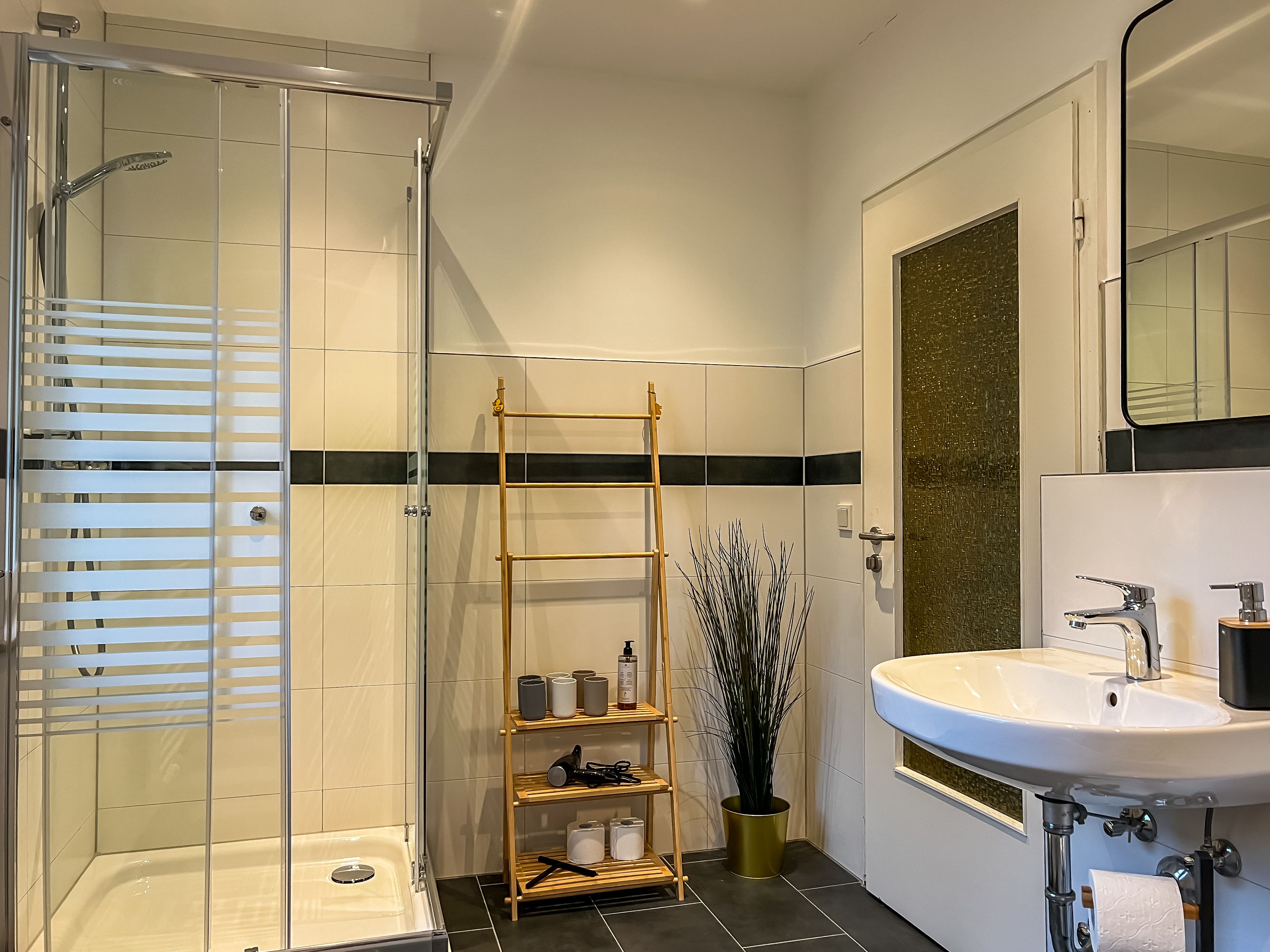 Kokomani: Stylish & Spacious Urban Oasis - 27
