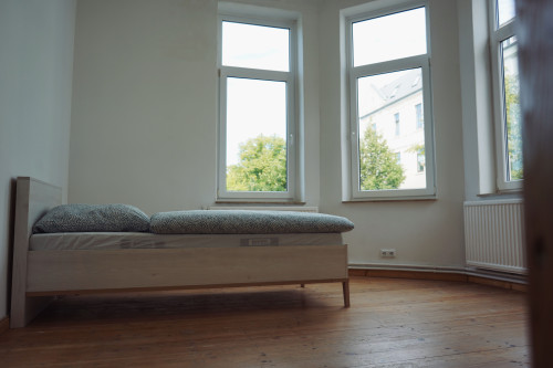 unique: 5 bedroom | 2 Bathroom | kitchen | central