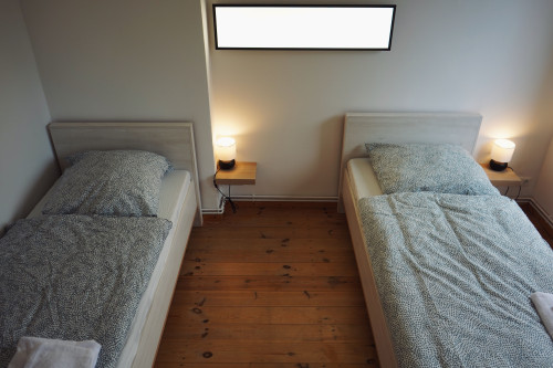 unique: 5 bedroom | 2 Bathroom | kitchen | central