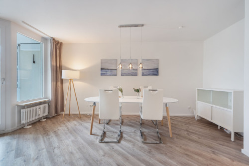 Beautifully furnished 3-room apartment with loggia - bright, modern, all inclusive