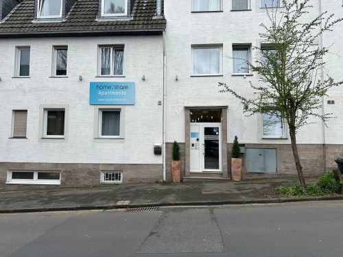 Amazing queensize bed studio in Bonn | kitchen | TV | Wi-Fi