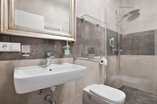 Amazing queensize bed studio in Bonn | kitchen | TV | Wi-Fi - Gallery - 14