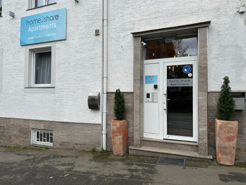 Amazing queensize bed studio in Bonn | kitchen | TV | Wi-Fi