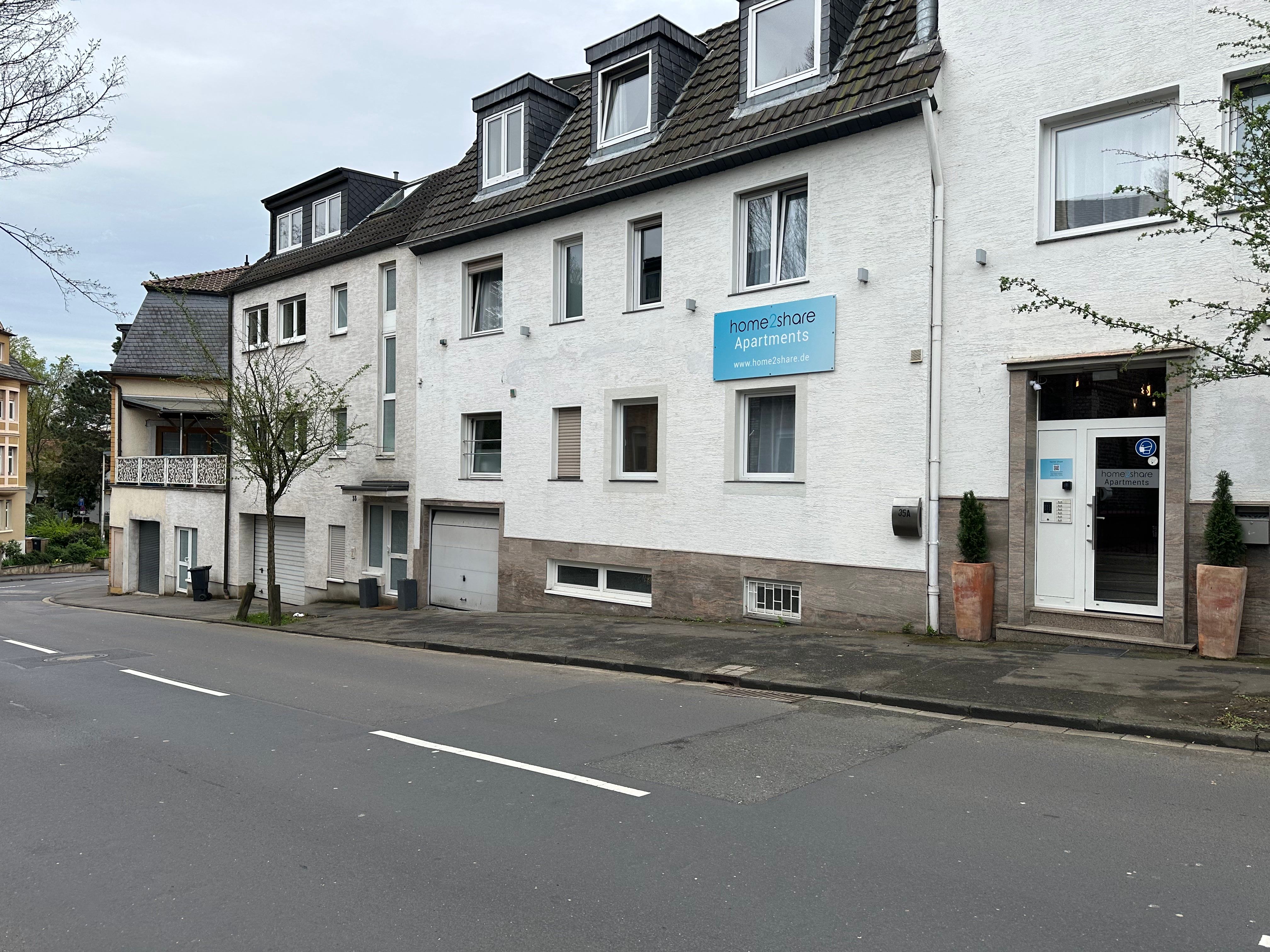 Amazing Queensize Bed Studio In Bonn | Kitchen | TV | Wi-Fi - 2