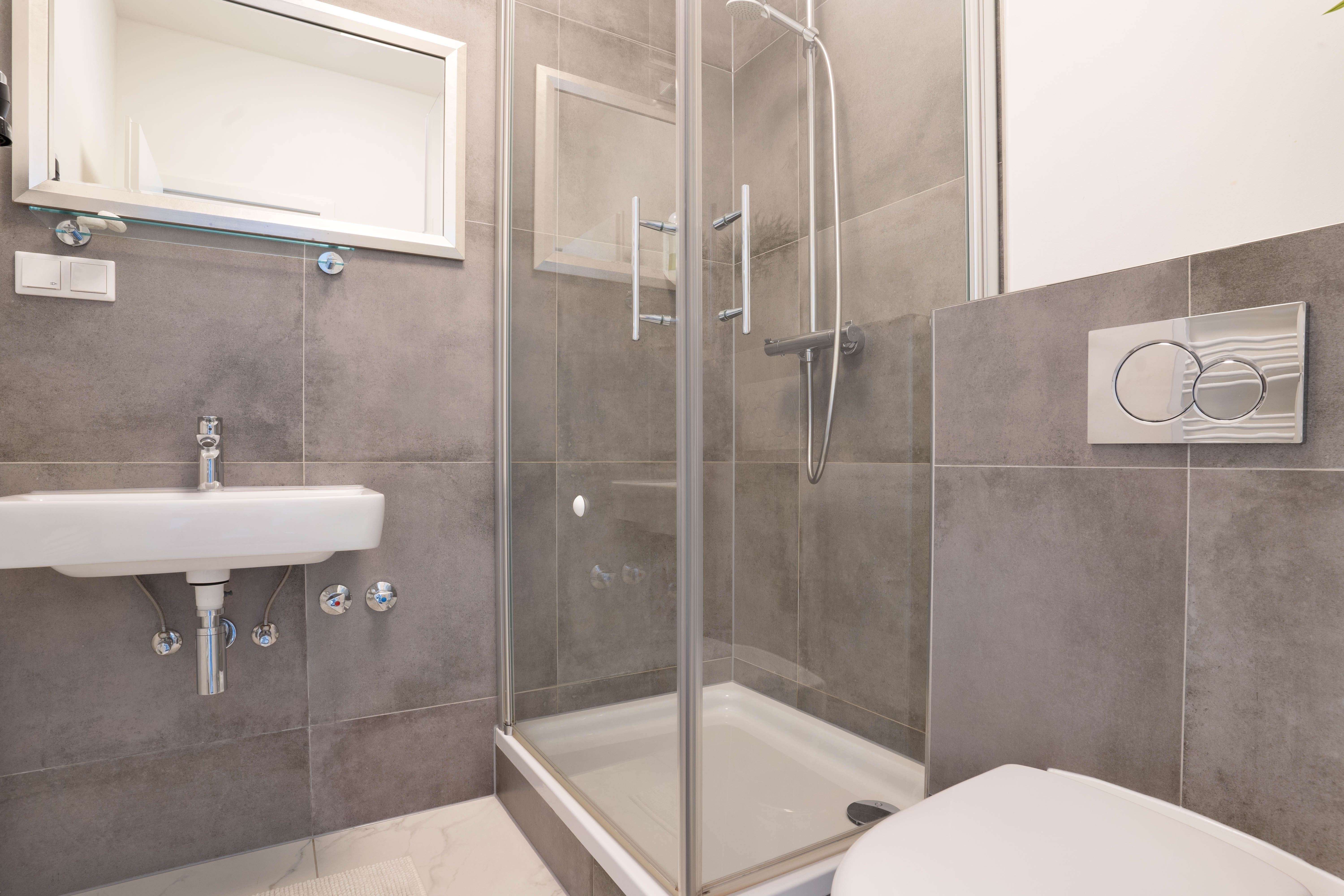 Amazing Queensize Bed Studio In Bonn | Kitchen | TV | Wi-Fi - 10