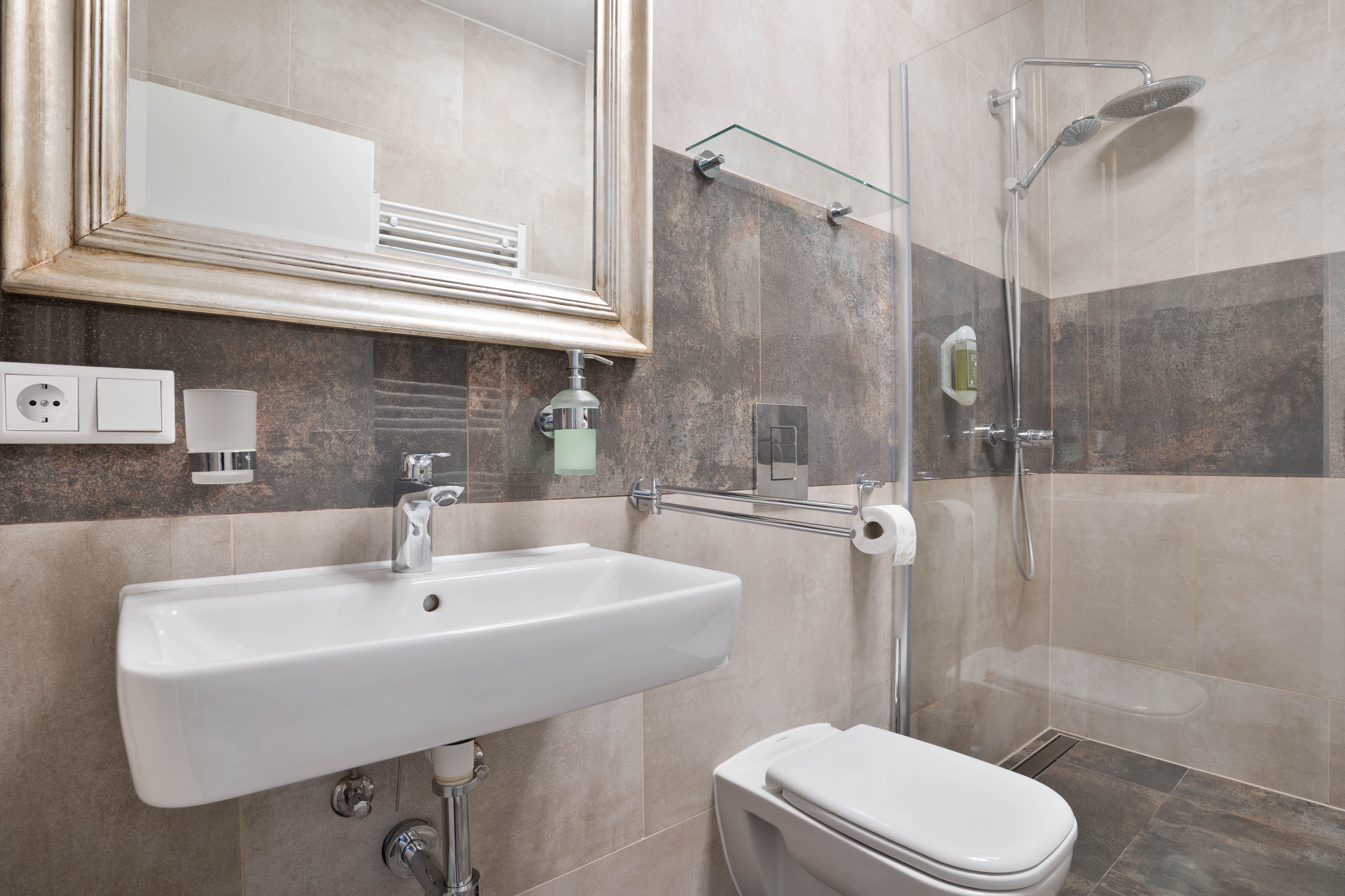Amazing Queensize Bed Studio In Bonn | Kitchen | TV | Wi-Fi - 13