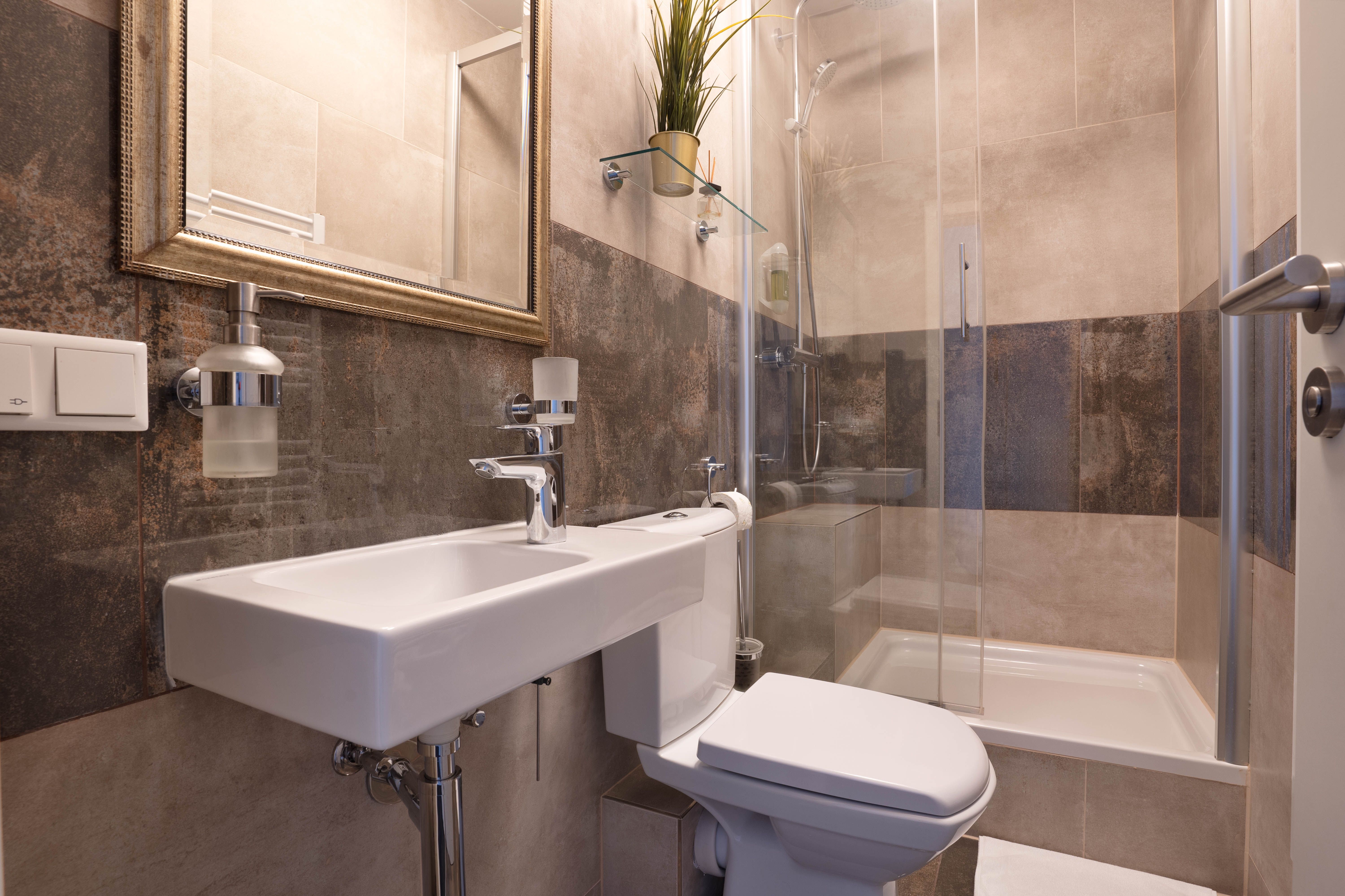 Amazing Queensize Bed Studio In Bonn | Kitchen | TV | Wi-Fi - 11