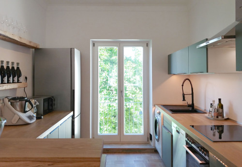 Beautiful, newly renovated 4 room apartment with sunshine all year round in the heart of Schwabing