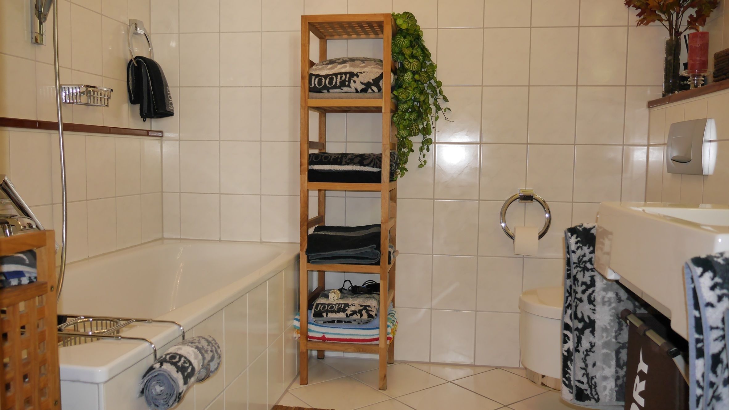  VOLL MÖBLIERTES BUSINESS APARTMENT NAHE STADTMITTE MARBURG  -  VOLL MÖBLIERTES BUSINESS APARTMENT NAHE STADTMITTE MARBURG  - Gallery -  5