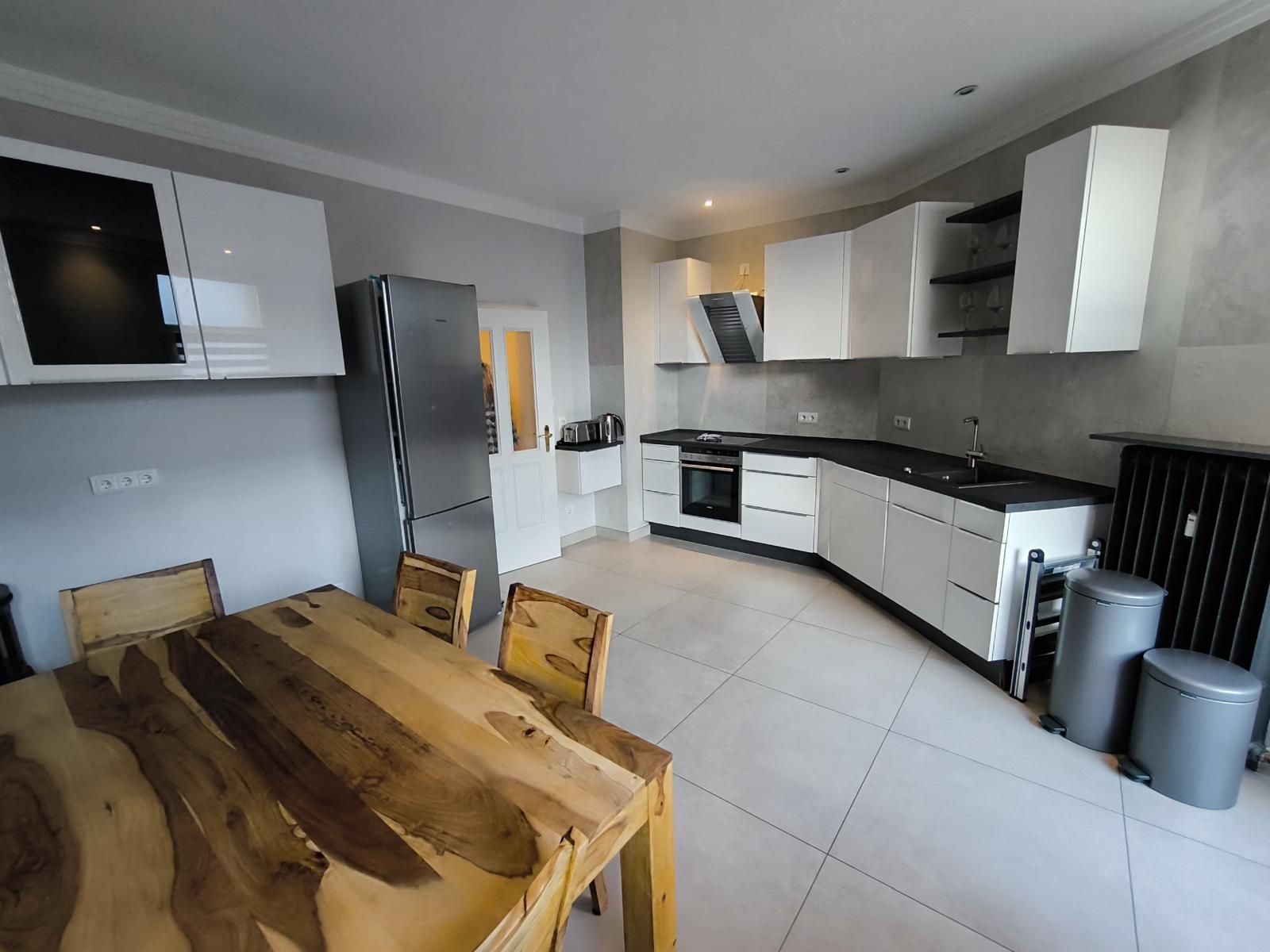  Luxurious And Centrally Located 4-Room Flat In The Centre Of Nuremberg. The House Is Located In A Gr  -  Luxurious and centrally located 4-room flat in the centre of Nuremberg. The house is located in a green oasis of Nuremberg.  - Gallery -  6