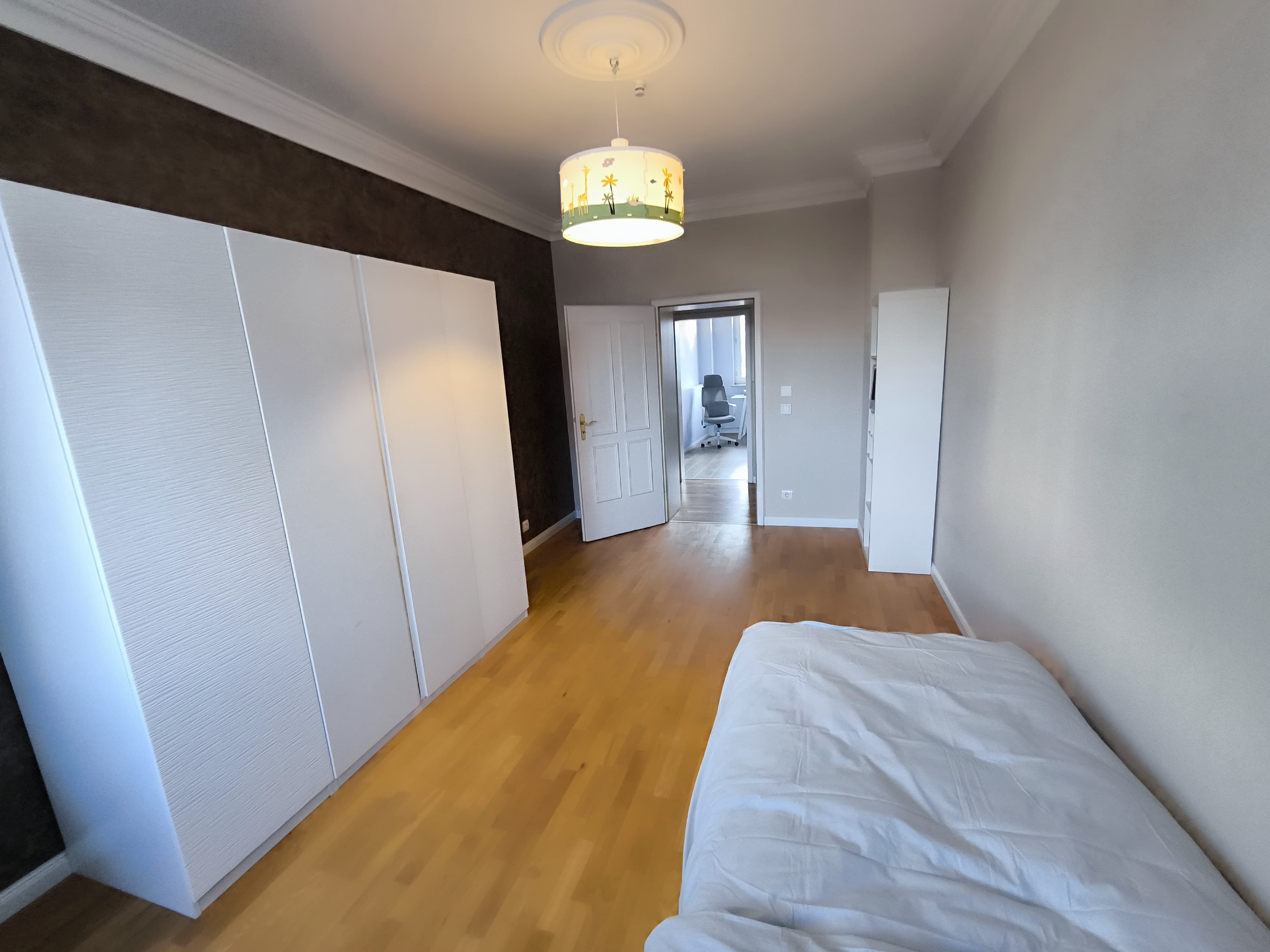  Luxurious And Centrally Located 4-Room Flat In The Centre Of Nuremberg. The House Is Located In A Gr  -  Luxurious and centrally located 4-room flat in the centre of Nuremberg. The house is located in a green oasis of Nuremberg.  - Gallery -  15