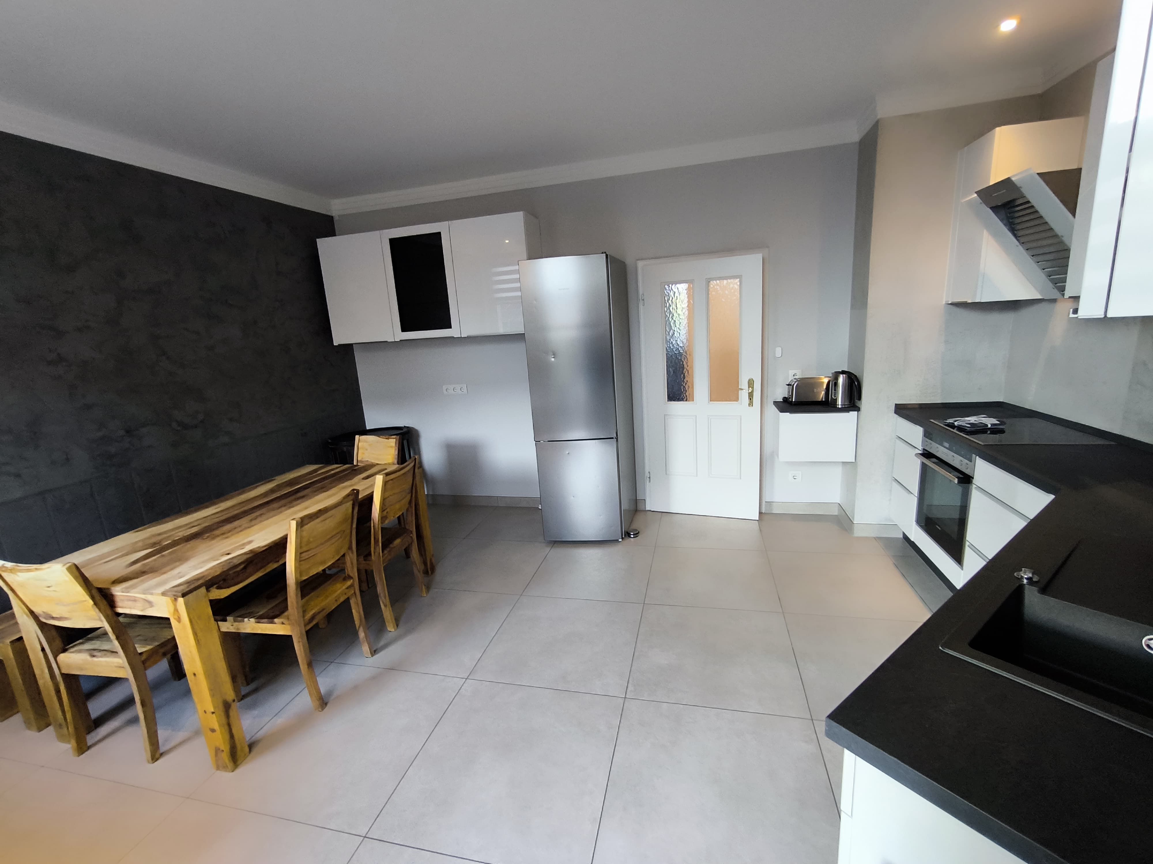  Luxurious And Centrally Located 4-Room Flat In The Centre Of Nuremberg. The House Is Located In A Gr  -  Luxurious and centrally located 4-room flat in the centre of Nuremberg. The house is located in a green oasis of Nuremberg.  - Gallery -  11