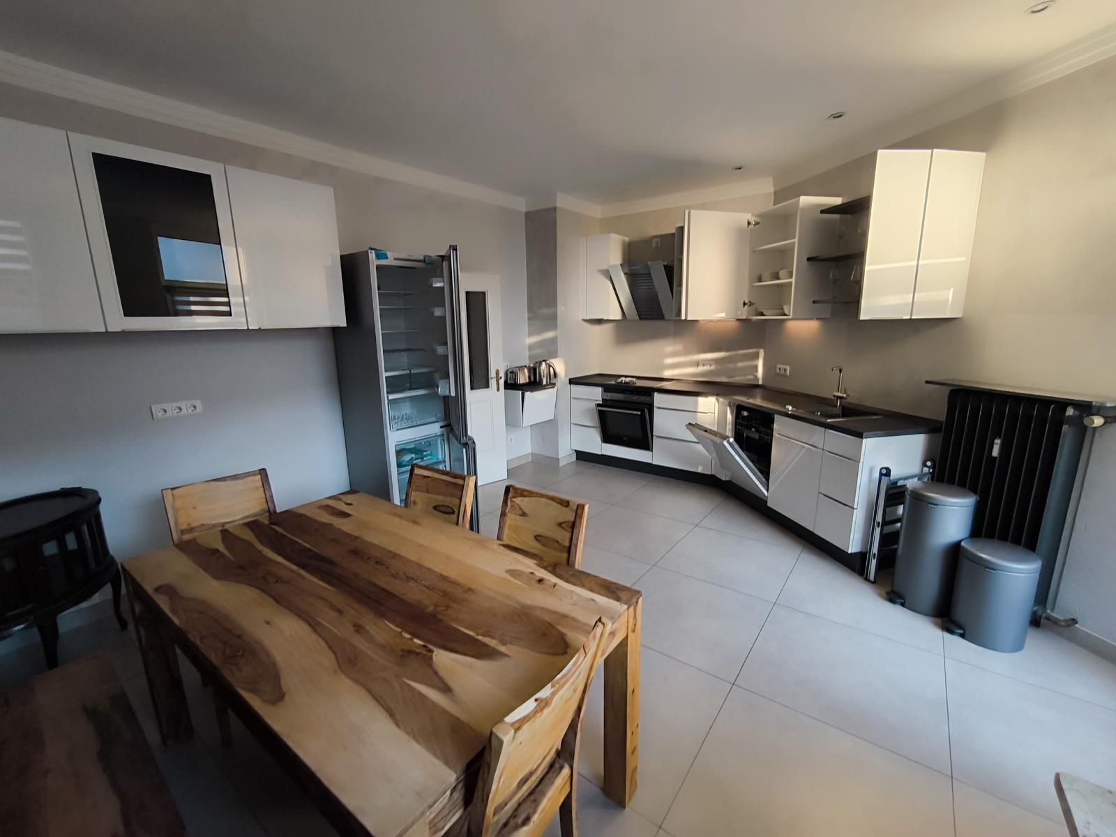  Luxurious And Centrally Located 4-Room Flat In The Centre Of Nuremberg. The House Is Located In A Gr  -  Luxurious and centrally located 4-room flat in the centre of Nuremberg. The house is located in a green oasis of Nuremberg.  - Gallery -  5
