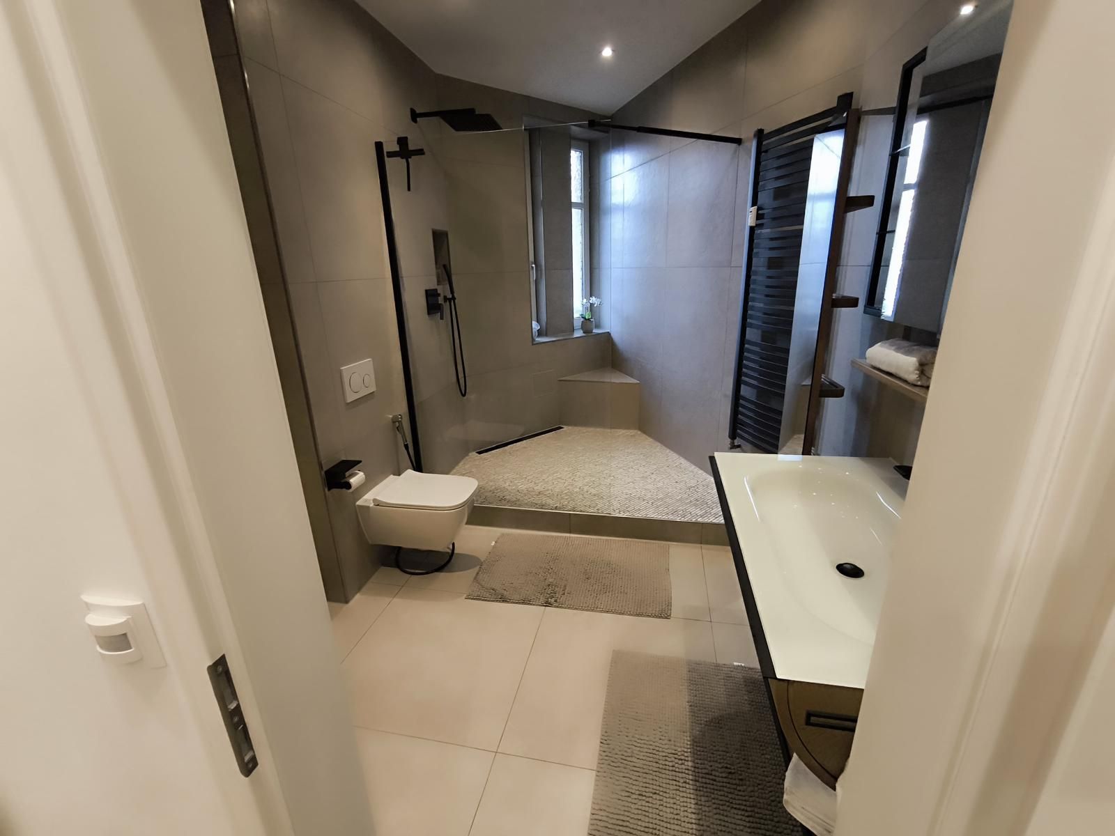 Luxurious And Centrally Located 4-Room Flat In The Centre Of Nuremberg. The House Is Located In A Gr  -  Luxurious and centrally located 4-room flat in the centre of Nuremberg. The house is located in a green oasis of Nuremberg.  - Gallery -  18
