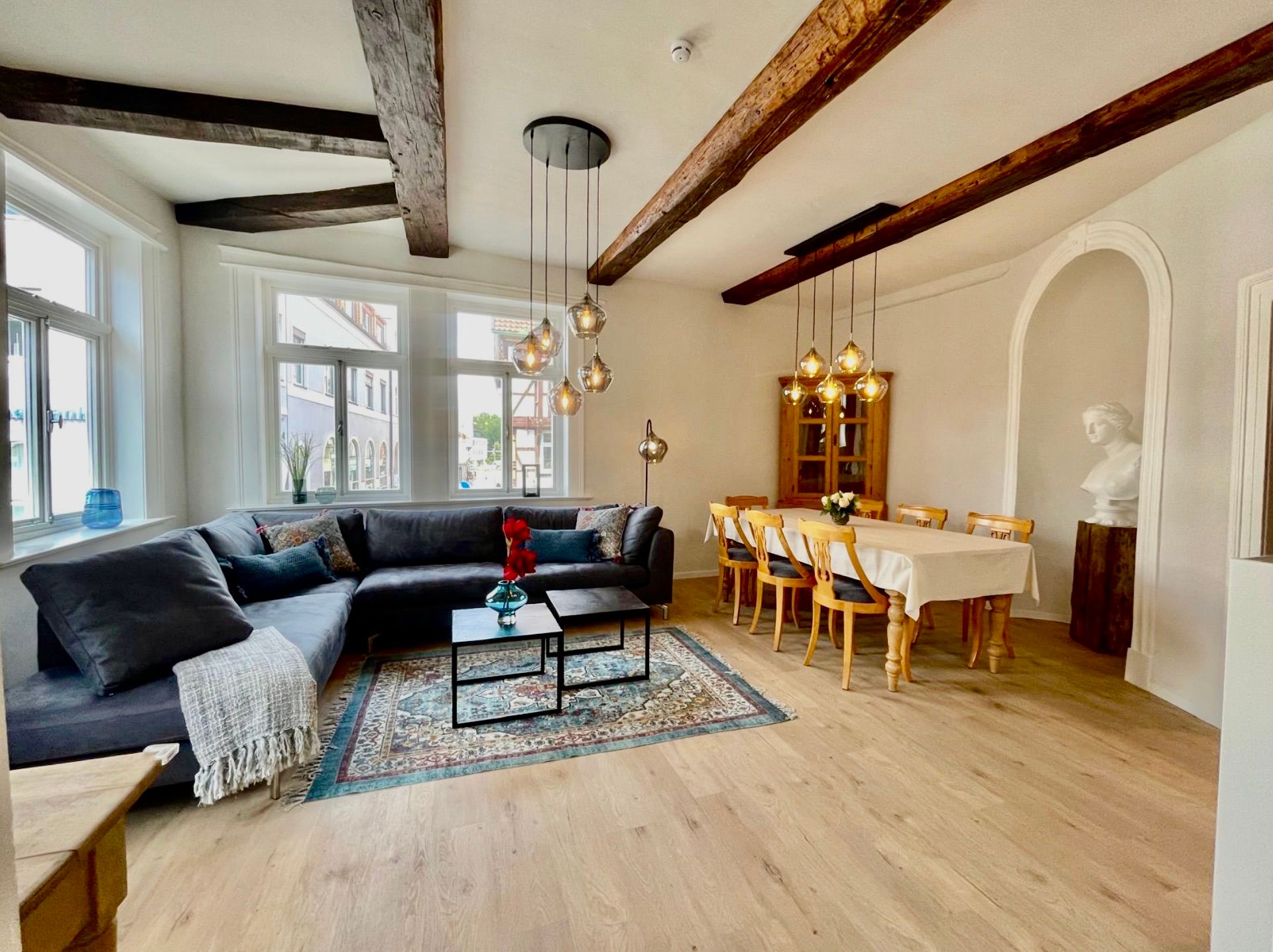 Bright And Stylishly Furnished Old Town Flat - 6
