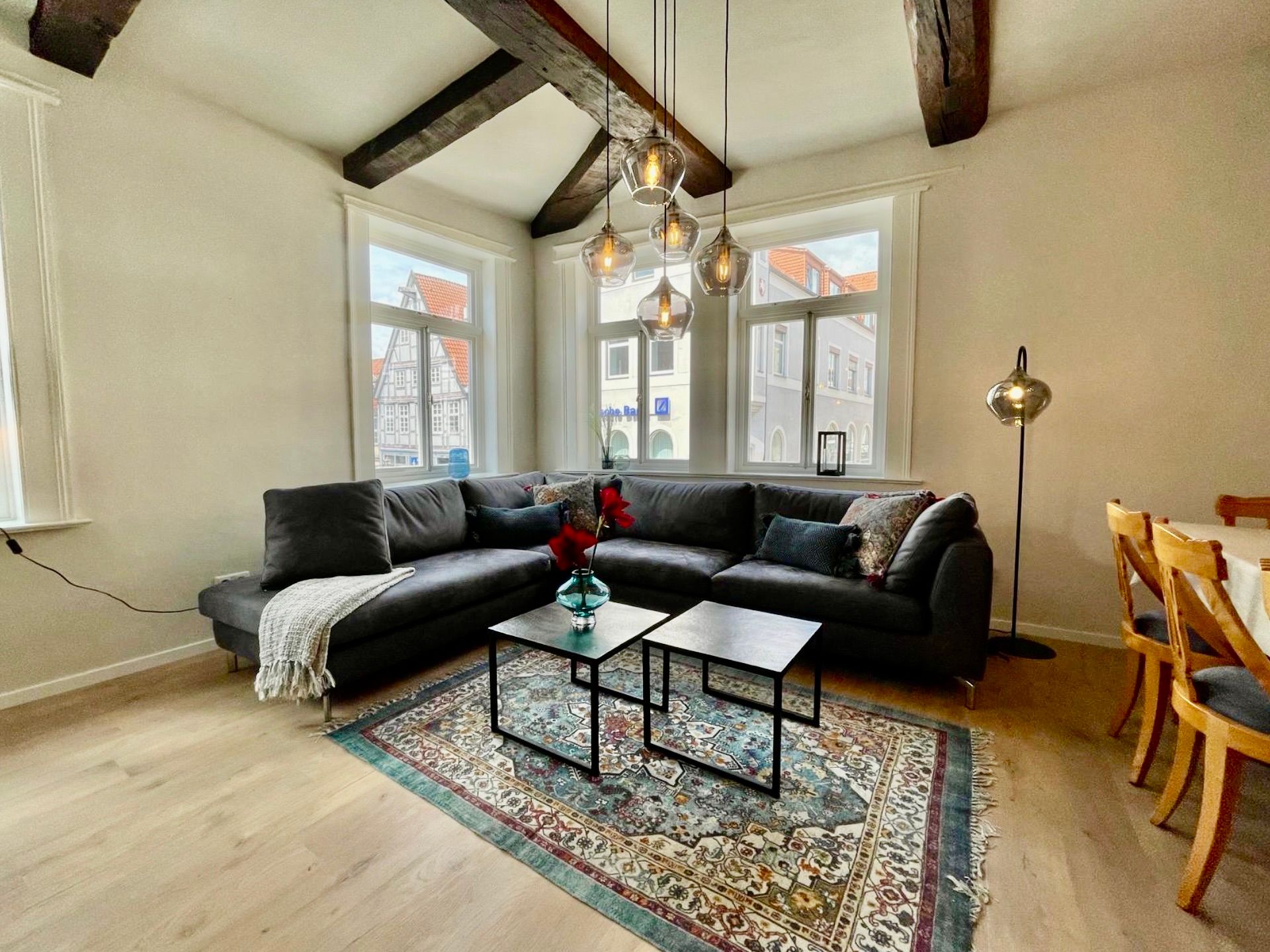 Bright And Stylishly Furnished Old Town Flat - 5