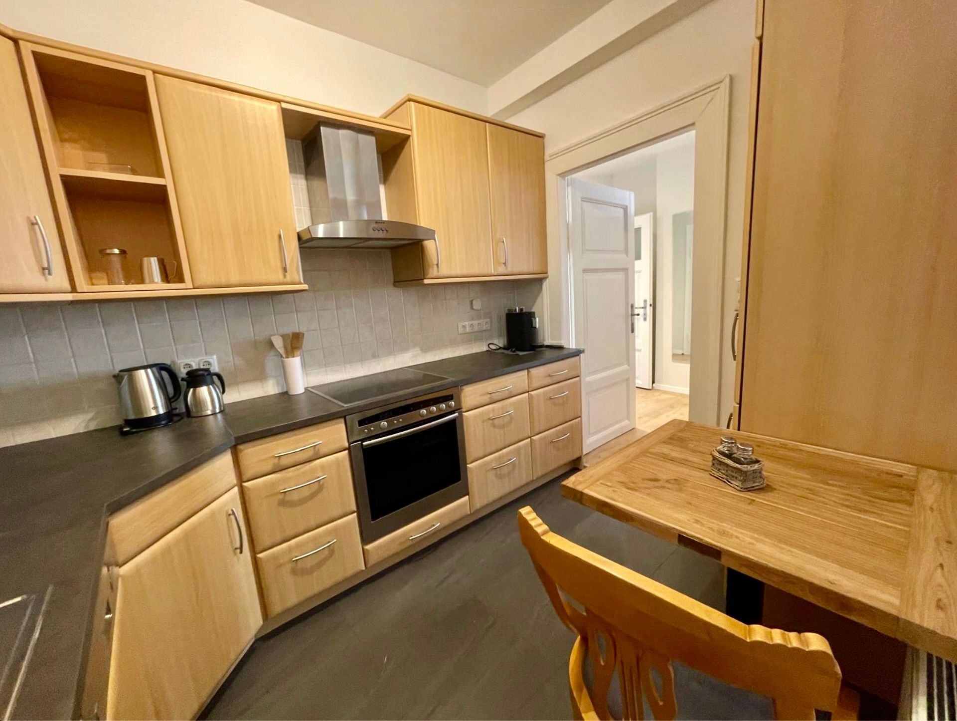Bright And Stylishly Furnished Old Town Flat - 3