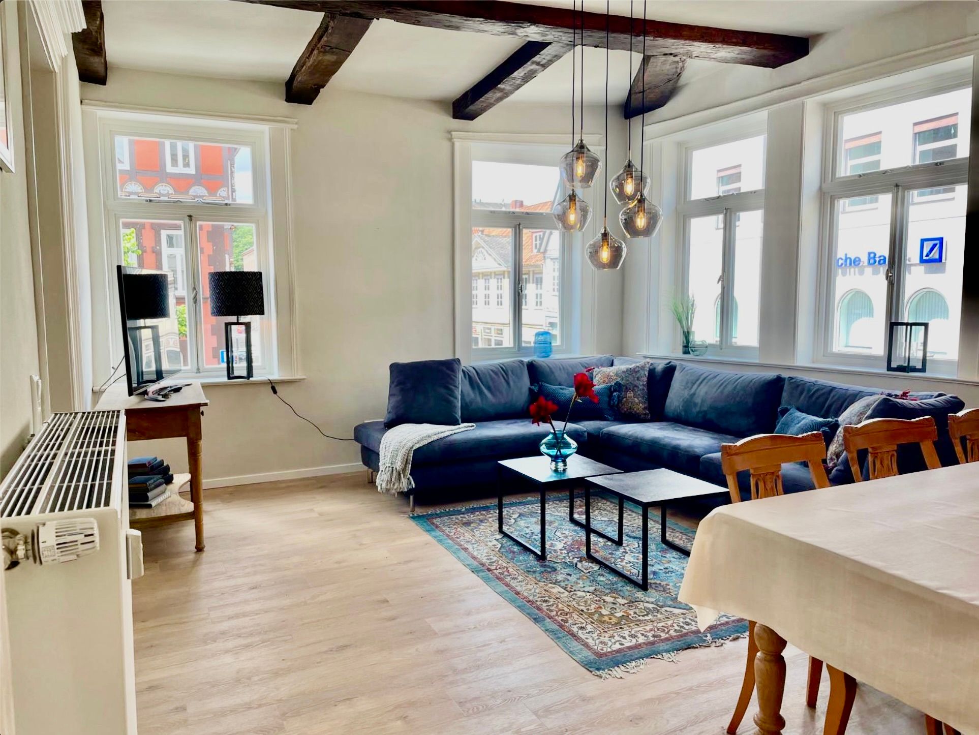 Bright And Stylishly Furnished Old Town Flat - 4