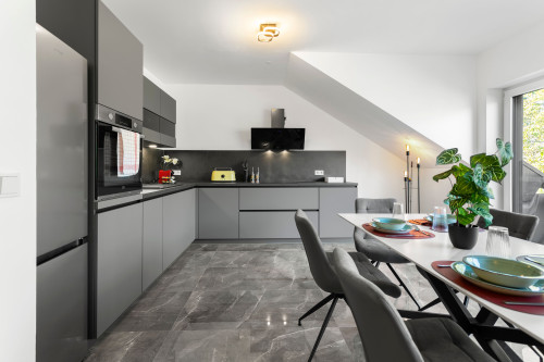 LiT LiVING: Luxus | Box SprIng | Parking | Garden  - Gallery -  5