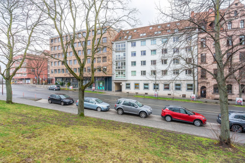 Stylishly furnished, spacious and well-kept 3-room apartment with balcony and castle view
