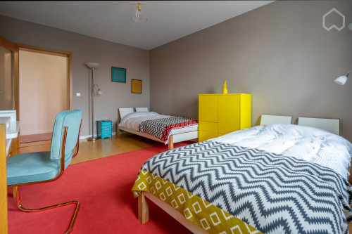 Stylishly furnished, spacious and well-kept 3-room apartment with balcony and castle view