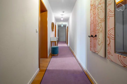Stylishly furnished, spacious and well-kept 3-room apartment with balcony and castle view