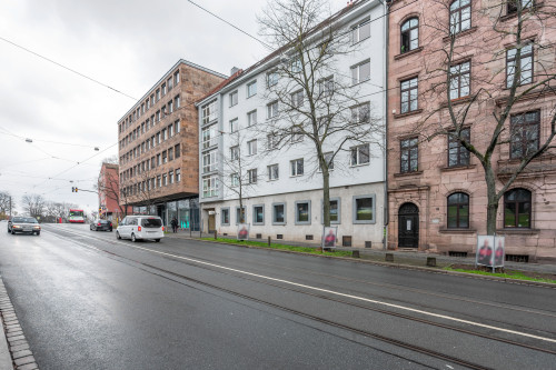 Stylishly furnished, spacious and well-kept 3-room apartment with balcony and castle view