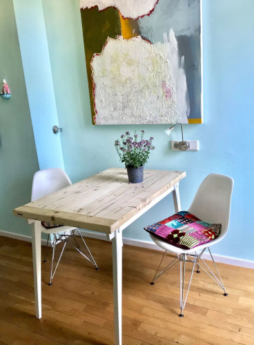 Stylishly furnished old apartment in Unterbilk with terrace and balcony