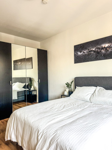 Stylish city apartment with balcony & home office