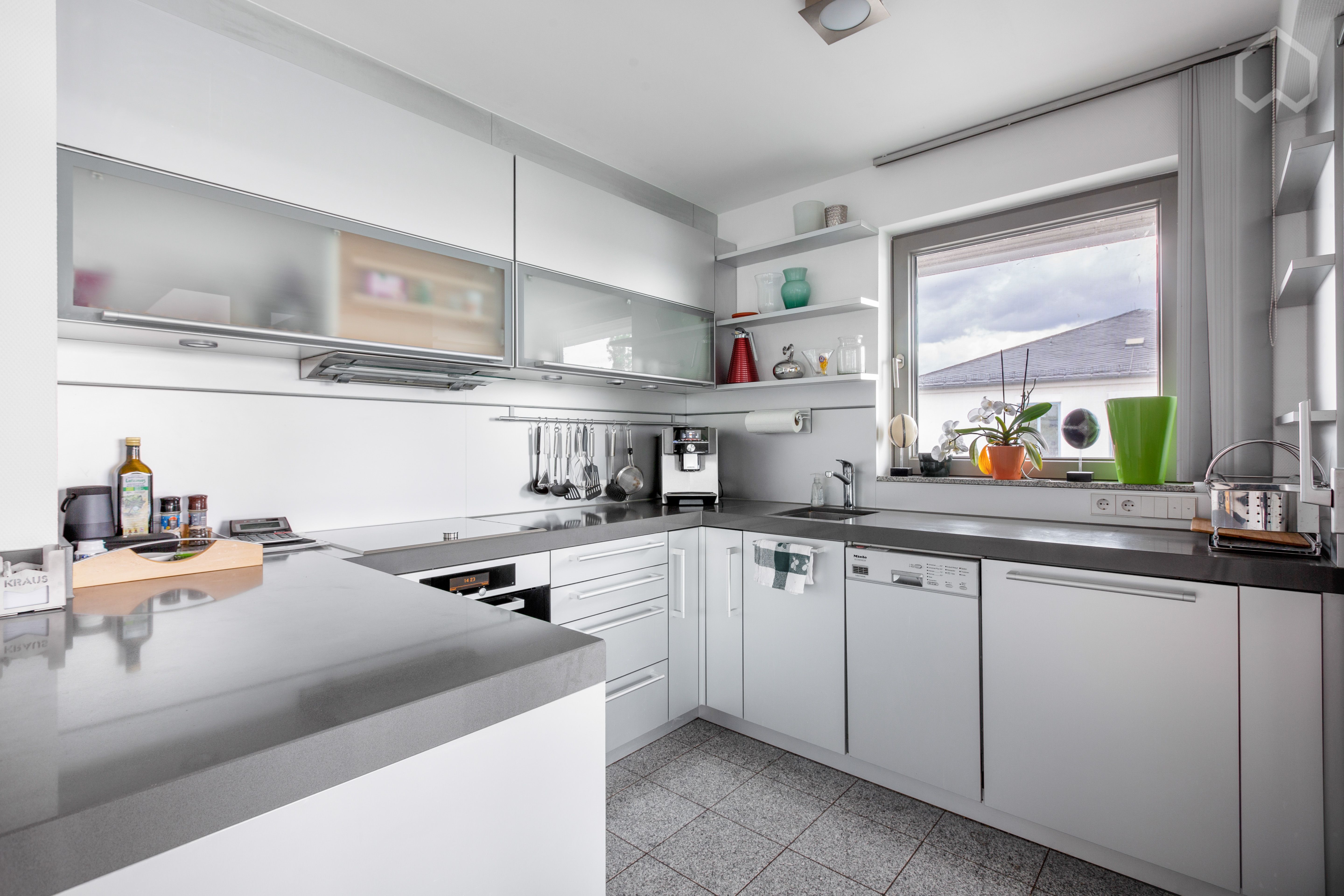 Elegant 3-Room Luxury Apartment With Wonderful Rhine Panorama - 9