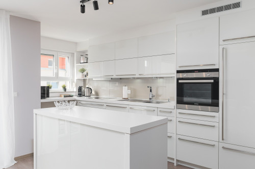 DELUXE APARTMENT 2 Bedrooms - Free Parking - Trade Fair Airport - Balcony - Netflix