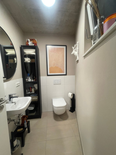 Bright 3-room maisonette apartment with fitted kitchen, loggia and parking space