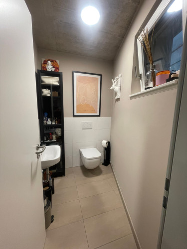 Bright 3-room maisonette apartment with fitted kitchen, loggia and parking space